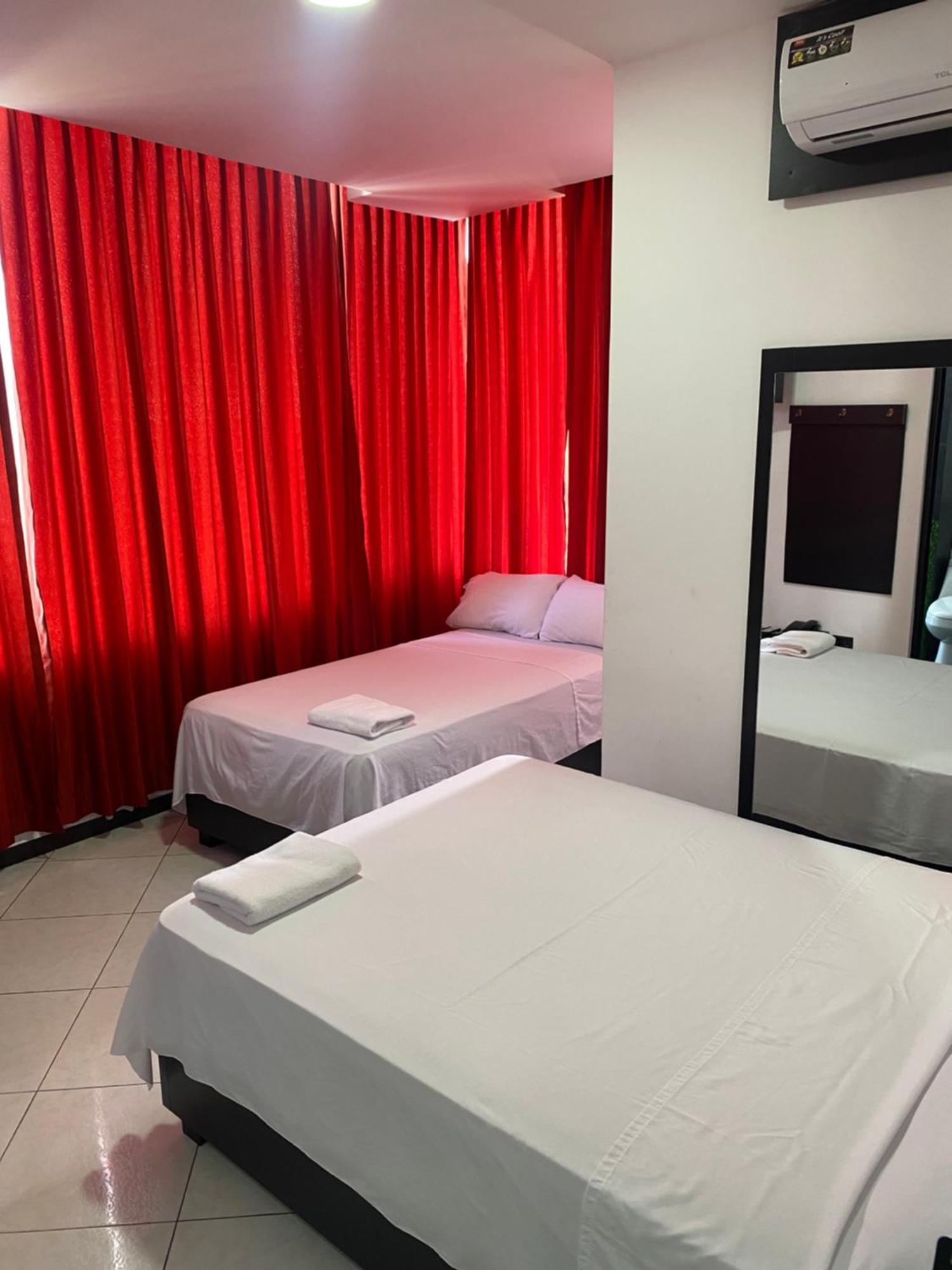 Bryss Hotel Санто-Домінґо-де-лос-Колорадос Екстер'єр фото