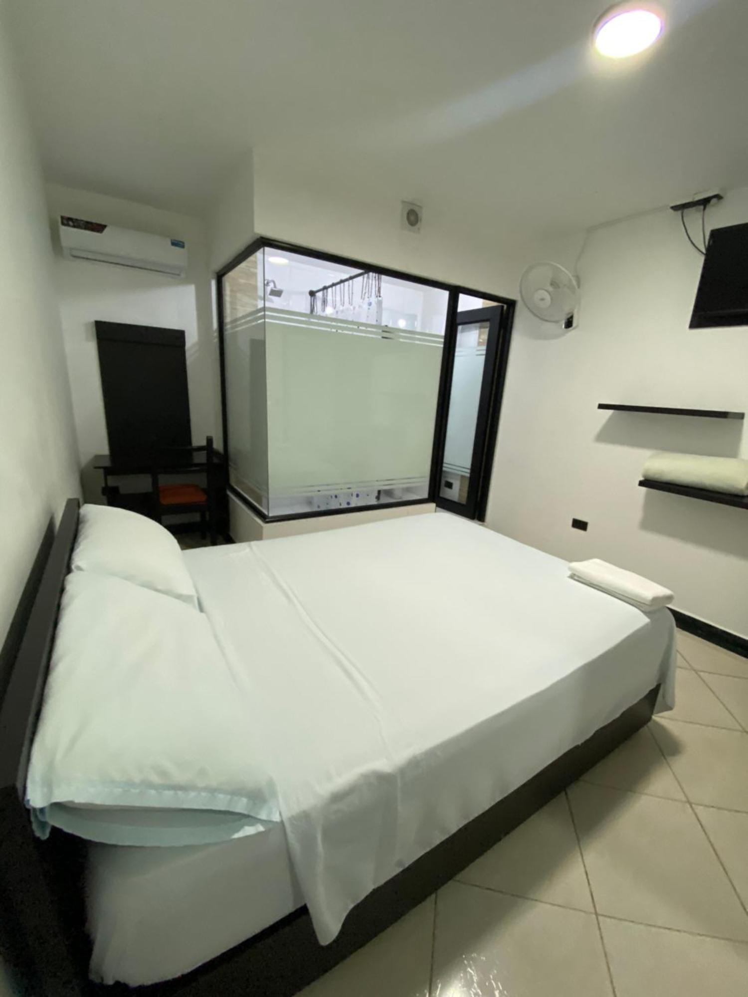 Bryss Hotel Санто-Домінґо-де-лос-Колорадос Екстер'єр фото