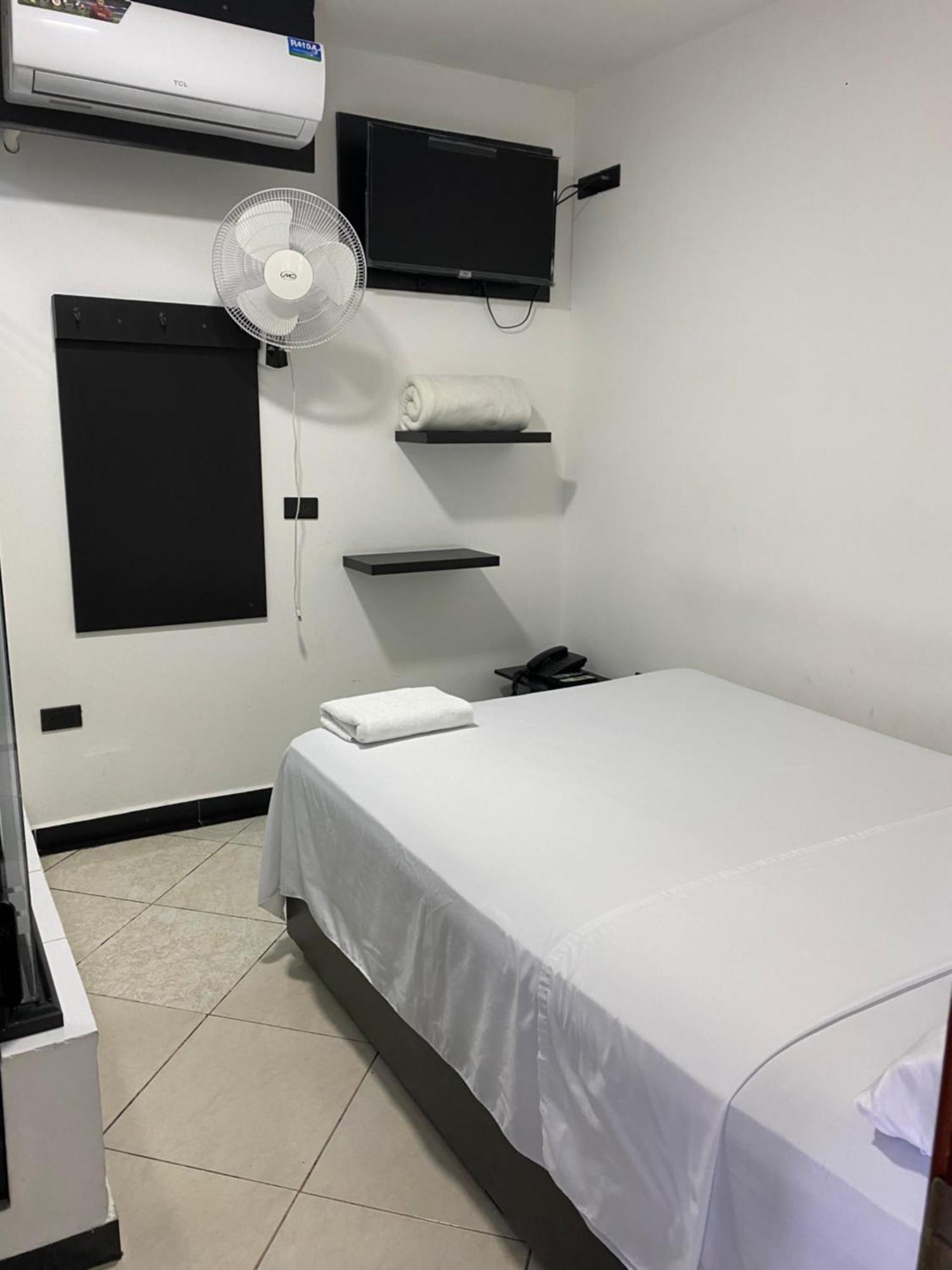 Bryss Hotel Санто-Домінґо-де-лос-Колорадос Екстер'єр фото